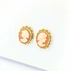 Boucles d'oreilles en or jaune et camée