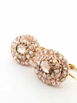 Boucles d'oreilles en or jaune avec couronne de diamants taille rose