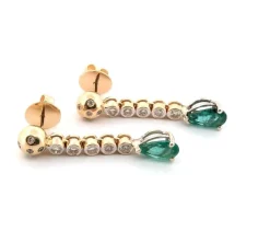 Boucles d'oreilles en or jaune avec émeraudes et diamants