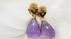 Boucles d'oreilles en or jaune, améthystes briolettes et diamants