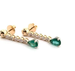 Boucles d'oreilles en or jaune avec émeraudes et diamants