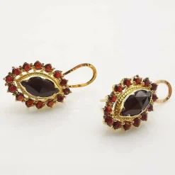 Boucles d'oreilles en or jaune & grenats
