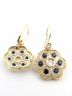 Boucles d'oreilles en or jaune avec saphirs et diamants