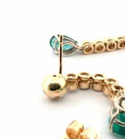 Boucles d'oreilles en or jaune avec émeraudes et diamants