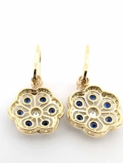 Boucles d'oreilles en or jaune avec saphirs et diamants