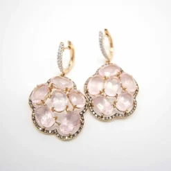 Boucles d'oreilles en or rose, diamants et quartz rose