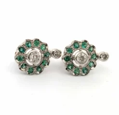 Boucles d'oreilles en platine avec émeraudes et diamants
