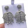 Boucles d'oreilles en platine de style Art Déco avec diamants.