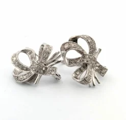 Boucles d'oreilles en platine avec diamants