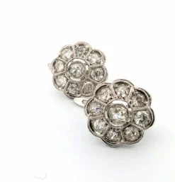 Boucles d'oreilles en platine avec diamants taille ancienne