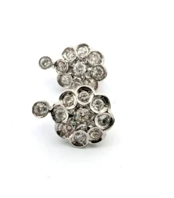 Boucles d'oreilles en platine avec diamants