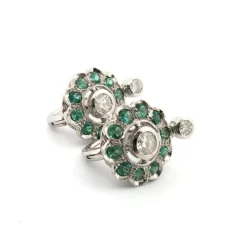 Boucles d'oreilles en platine avec émeraudes et diamants
