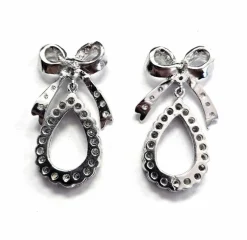 Boucles d'oreilles en platine avec diamants