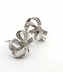Boucles d'oreilles en platine avec diamants