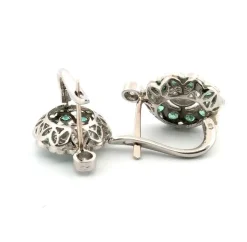 Boucles d'oreilles en platine avec émeraudes et diamants