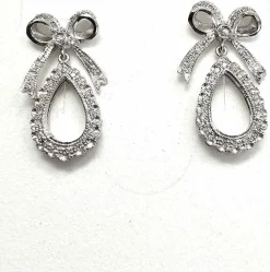 Boucles d'oreilles en platine avec diamants