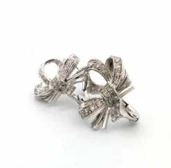 Boucles d'oreilles en platine avec diamants