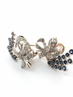 Boucles d'oreilles en platine avec des saphirs et des diamants