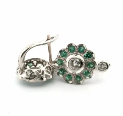 Boucles d'oreilles en platine avec émeraudes et diamants