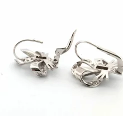 Boucles d'oreilles en platine avec diamants