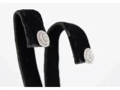 Boucles d'oreilles entourage en or blanc avec diamants