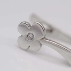 Boucles d'oreilles FLEUR BLANCHE en or blanc et diamant