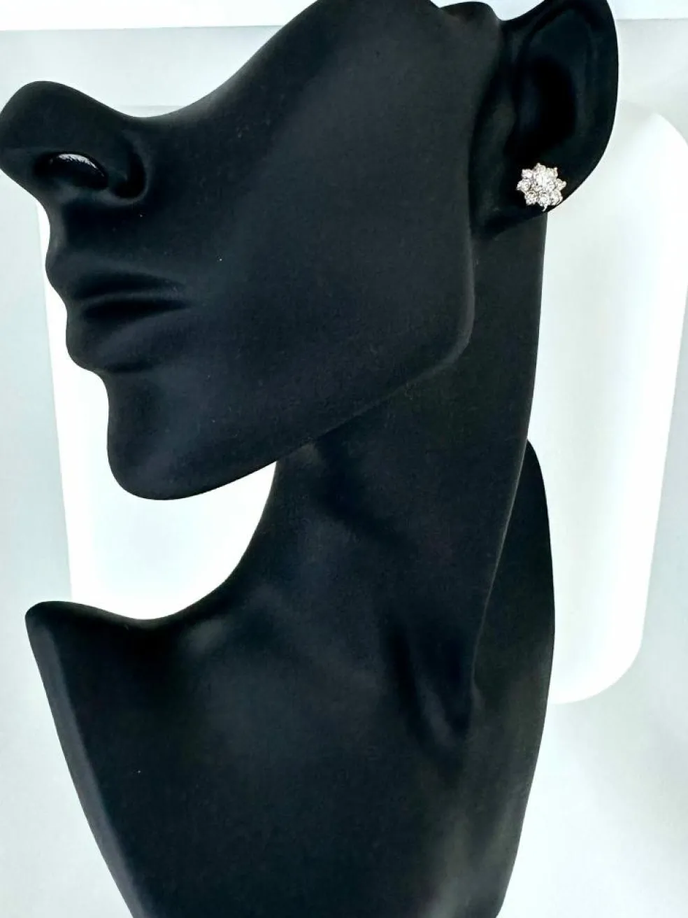 Boucles d'oreilles fleur en or jaune avec diamants certifié HRD