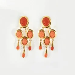 Boucles d'oreilles girandole or jaune et corail