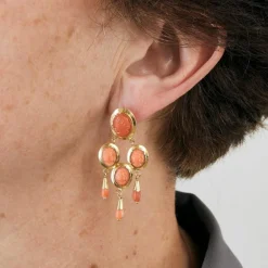 Boucles d'oreilles girandole or jaune et corail