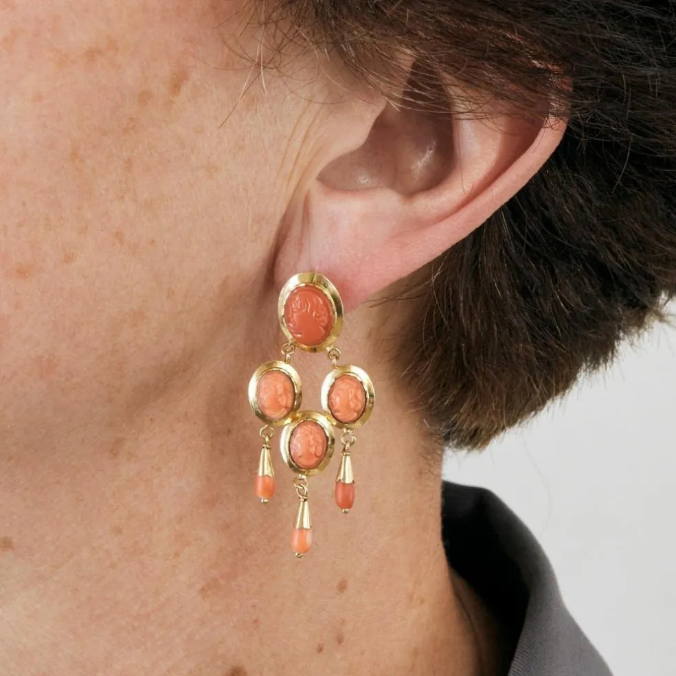 Boucles d'oreilles girandole or jaune et corail