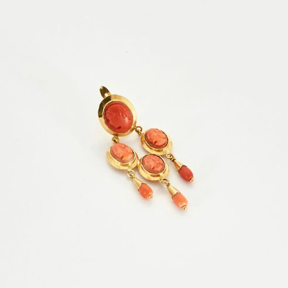 Boucles d'oreilles girandole or jaune et corail
