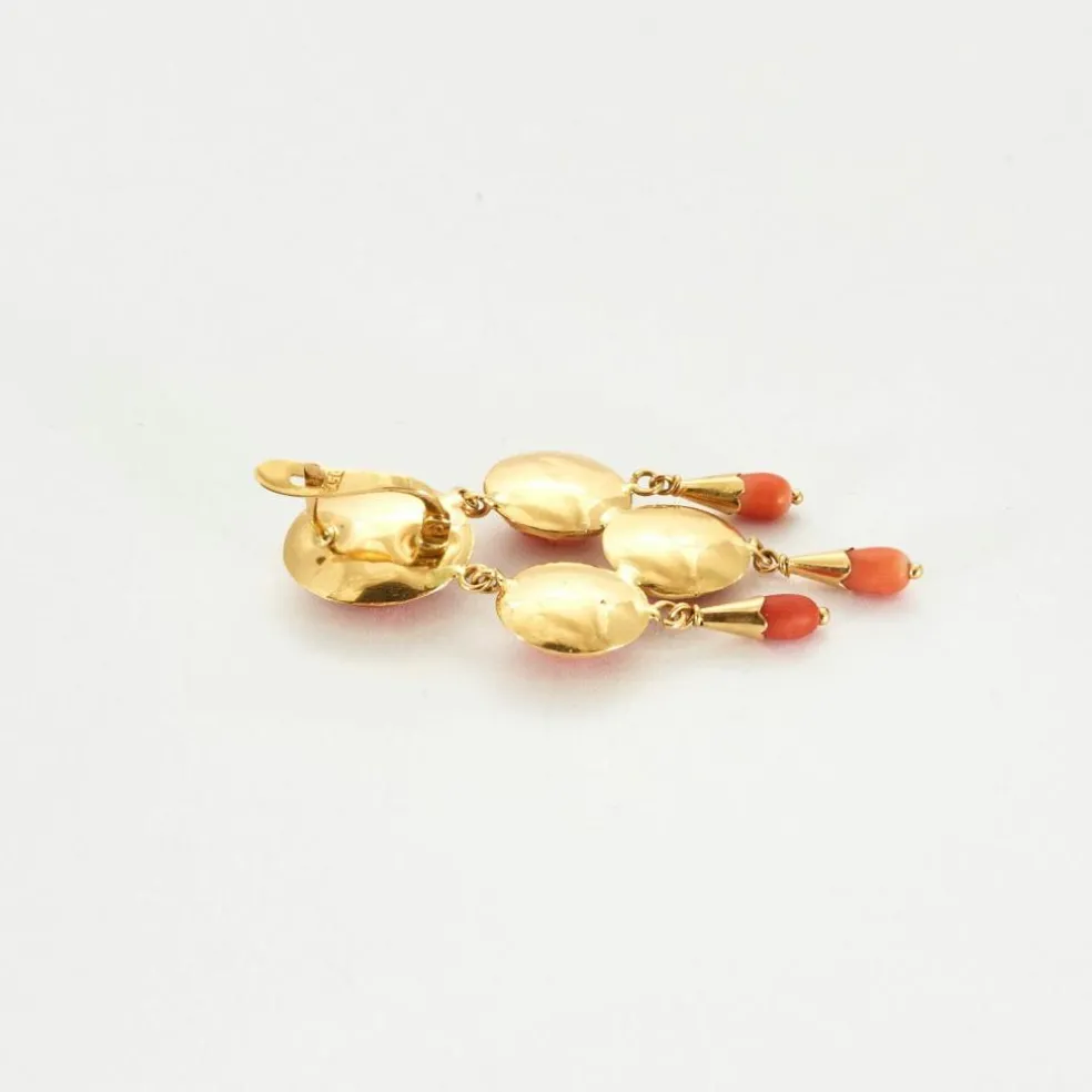 Boucles d'oreilles girandole or jaune et corail