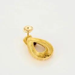 Boucles d'oreilles godron en or jaune et diamants.