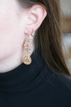 Boucles d'oreilles gouttes, perles et rubis sur or rose