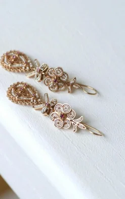 Boucles d'oreilles gouttes, perles et rubis sur or rose