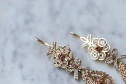 Boucles d'oreilles gouttes, perles et rubis sur or rose