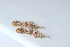 Boucles d'oreilles gouttes, perles et rubis sur or rose