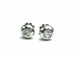 Boucles d'oreilles modernes en or blanc et diamants