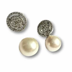 Boucles d'oreilles modernes en or 18 ct avec diamants et perle