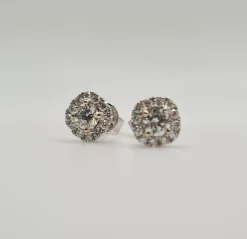Boucles d'oreilles or blanc serties de diamants