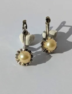 Boucles d’oreilles or blanc perles de culture Akoya dorées