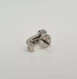 Boucles d’oreilles or blanc serties de saphirs et diamants