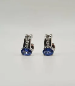 Boucles d’oreilles or blanc serties de saphirs et diamants