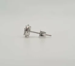 Boucles d’oreilles or blanc serties de diamants
