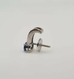 Boucles d’oreilles or blanc serties de saphirs et diamants