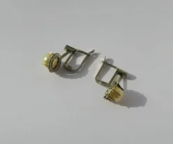 Boucles d’oreilles or blanc perles de culture Akoya dorées