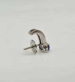 Boucles d’oreilles or blanc serties de saphirs et diamants