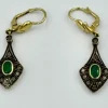 Boucles d’oreilles or jaune, platine, émeraude, diamants
