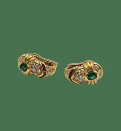 Boucles d’oreilles or jaune serties de diamants, émeraudes et rubis
