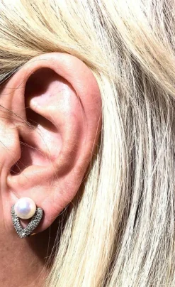 Boucles d’oreilles or jaune, perles de culture, diamants